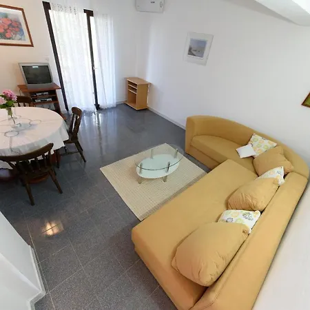 Lucija Apartment *